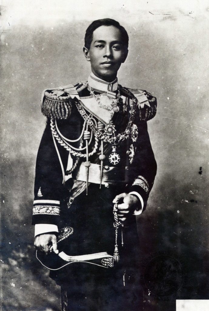 พลเรือเอก พระเจ้าบรมวงศ์เธอ กรมหลวงชุมพรเขตรอุดมศักดิ์ ทรงฉายในปี พ.ศ. 2450