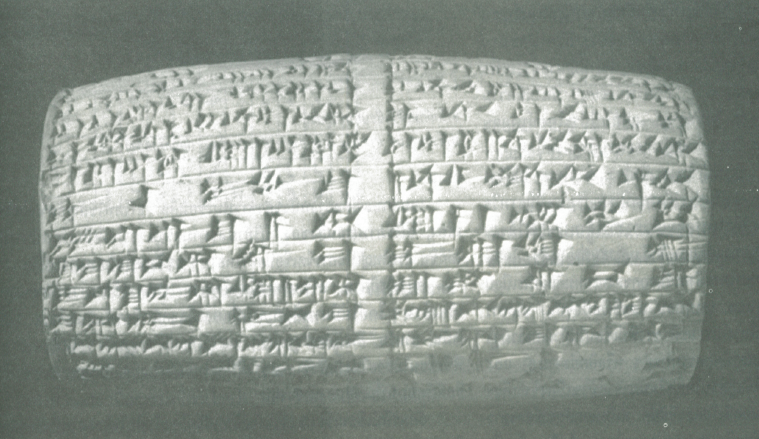 จารึกอักษรฟีนีเซียนบนลูกโม่ในแท่นพิมพ์ จากเมือง Ur ทำจากดินเผา ยาว 10.4 ซ.ม. อายุราวศตวรรษที่ 6 ก่อนคริสตกาล