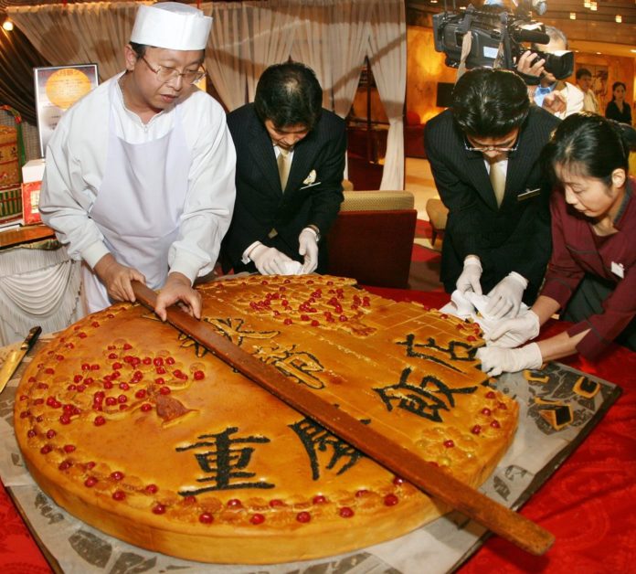 JAPAN-FESTIVAL-MOON-CAKE
