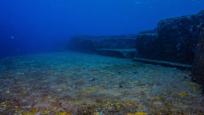 yonaguni_monument_dsc02829_12737266273