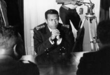ภาพถ่ายปี 1972 ของ ดิดิเย่ร์ รัตสิรากา (Didier Ratsiraka, กลาง) ผู้นำมาดากัสการ์ ที่ครองอำนาจหลายทศวรรษ (ภาพจาก AFP PHOTO/ JOEL ROBINE)