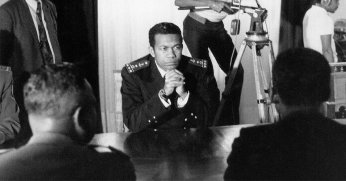 ภาพถ่ายปี 1972 ของ ดิดิเย่ร์ รัตสิรากา (Didier Ratsiraka, กลาง) ผู้นำมาดากัสการ์ ที่ครองอำนาจหลายทศวรรษ (ภาพจาก AFP PHOTO/ JOEL ROBINE)