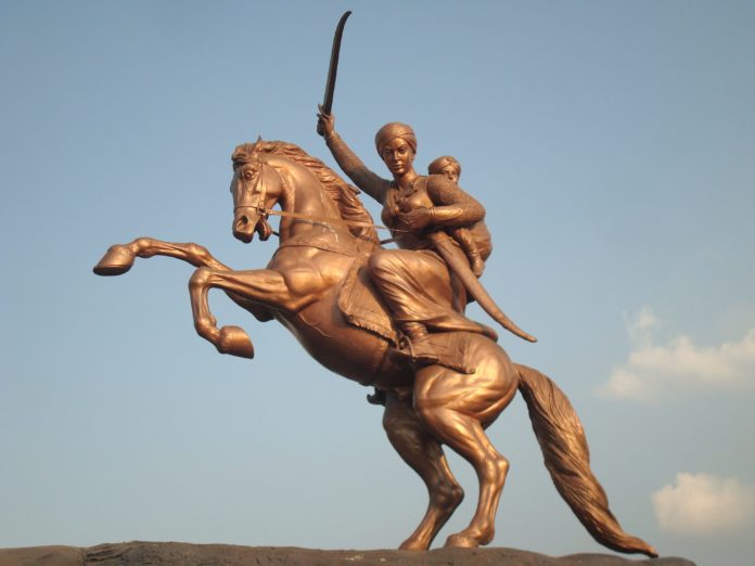 laxmibais_statue_in_solapur