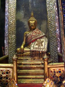พระศรีศาสดาน้อย รัชกาลที่ 4 ทรงหล่อจำลองจากพระศรีศาสดา วัดบวรนิเวศวิหาร เมื่อพุทธศักราช 2406 ประดิษฐานในบุษบกด้านซ้ายของพระประธาน
