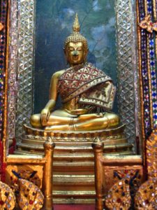พระพุทธชินราชน้อย รัชกาลที่ 4 ทรงหล่อจำลองจากพระพุทธชินราช วัดพระศรีรัตนมหาธาตุ จังหวัดพิษณุโลก เมื่อพุทธศักราช 2409 ประดิษฐานในบุษบกด้านขวาของพระประธาน