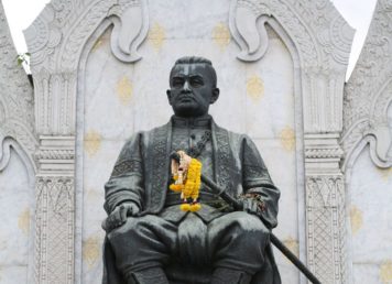 อนุสาวรีย์ พระบาทสมเด็จพระนั่งเกล้าเจ้าอยู่หัว ราชดำเนิน กรุงเทพฯ
