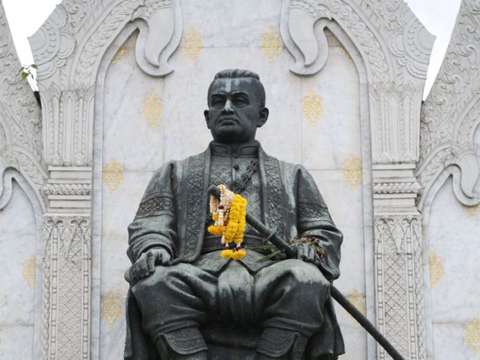 1 อนุสาวรีย์ พระบาทสมเด็จพระนั่งเกล้าเจ้าอยู่หัว ราชดำเนิน กรุงเทพฯ