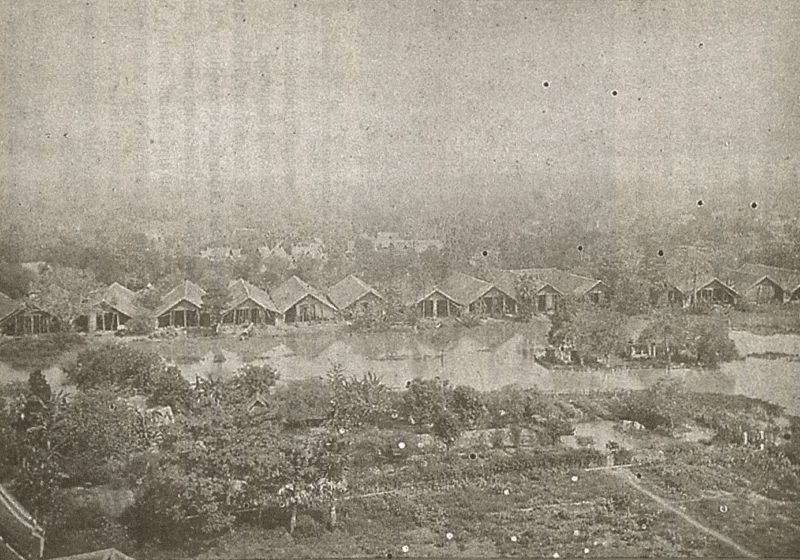 ภาพจากหอจดหมายเหตุแห่งชาติ รหัส ภ. 002 หวญ 39-20 อยู่ในชุดภาพถ่ายจากภูเขาทอง วัดสระเกศ