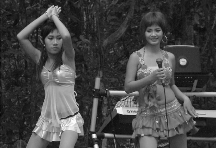 ผู้สาวลำซิ่ง