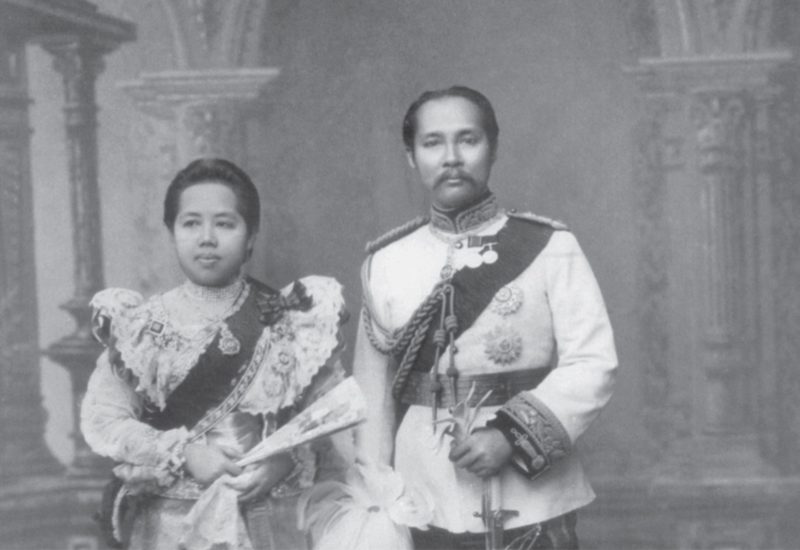 พระบาทสมเด็จพระจุลจอมเกล้าเจ้าอยู่หัว รัชกาลที่ 5 สมเด็จพระศรีพัชรินทรา บรมราชินีนาถ พระราชธิดา คือ เจ้าฟ้าพาหุรัตมณีมัย