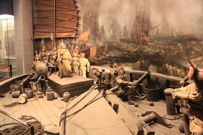 Statues_showing_the_First_Opium_War