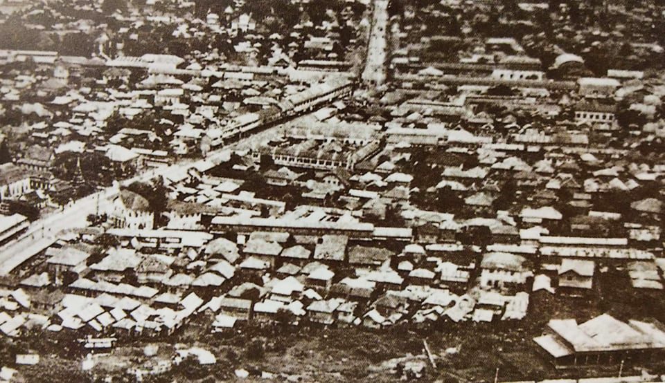 ภาพถ่ายทางอากาศ บริเวณ วัดชนะสงคราม ถนนข้าวสาร