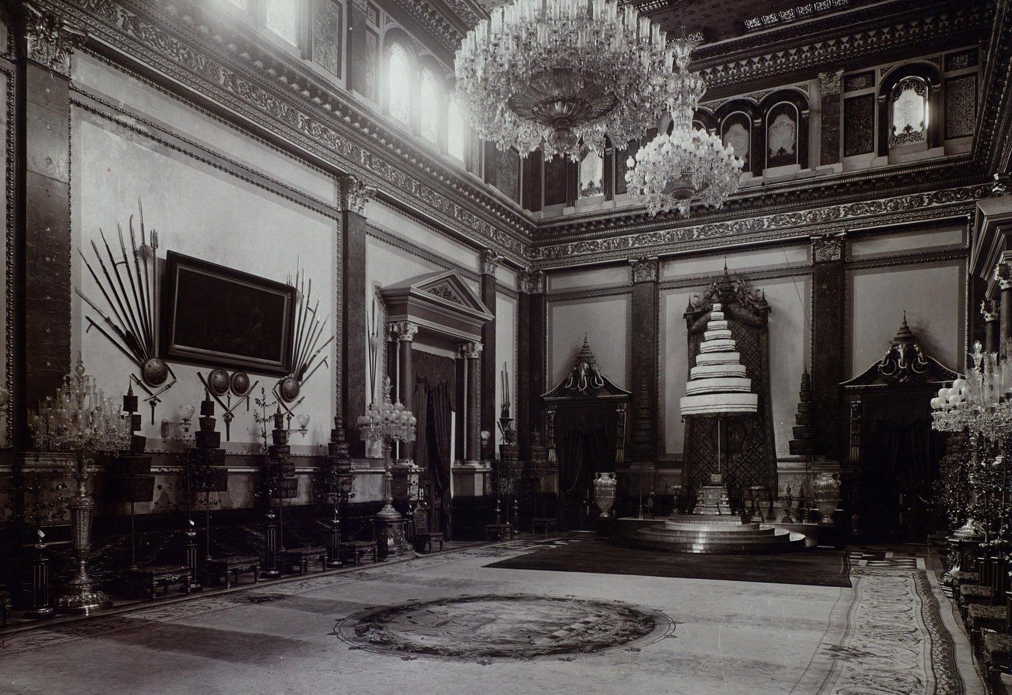 ท้องพระโรงกลาง พระที่นั่งจักรีมหาปราสาท ภาพถ่าย สมัย รัชกาลที่ 5