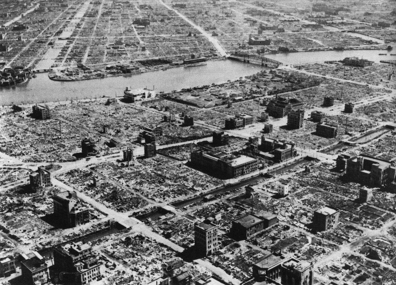 กรุงโตเกียว ประเทศ ญี่ปุ่น หลัง โดน ปูพรม ถล่ม ด้วย ระเบิดเพลิง ในสงครามโลกครั้งที่ 2