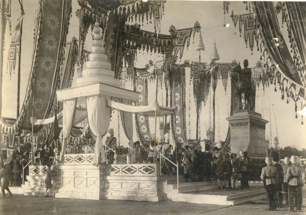 รัชกาลที่ 5 พระบรมรูปทรงม้า 2451 ประตูพระราชวังดุสิต