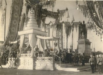 รัชกาลที่ 5 พระบรมรูปทรงม้า 2451 ประตูพระราชวังดุสิต