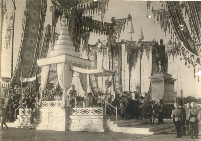 พระบรมรูปทรงม้า รัชกาลที่ 5 พระบรมรูปทรงม้า 2451 ประตูพระราชวังดุสิต