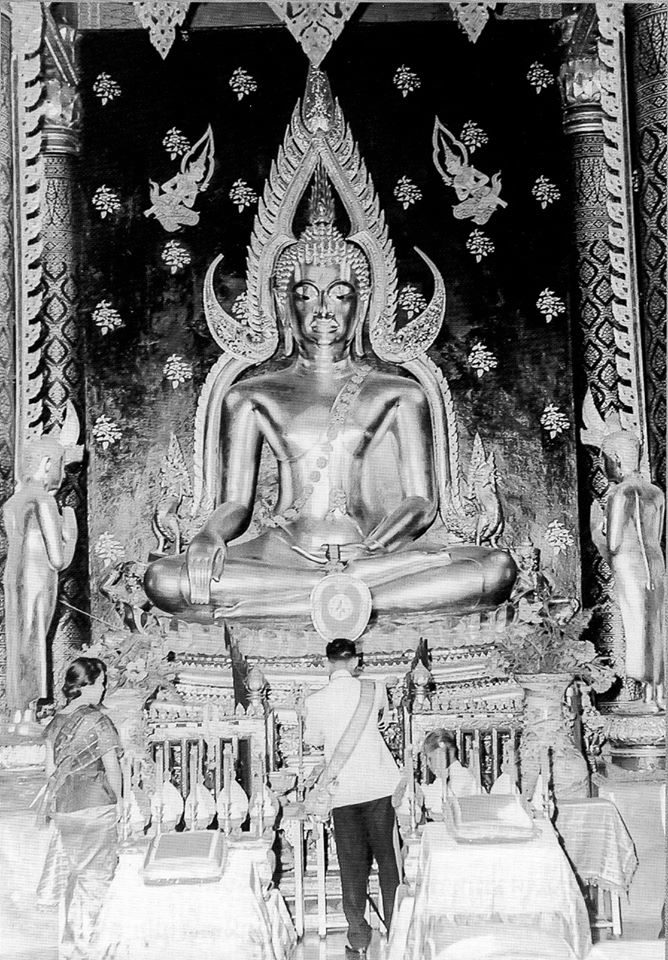 พระพุทธชินราช รัชกาลที่ 9 ถวาย เครื่องราชอิสริยาภรณ์ นพรัตน์ราชวราภรณ์