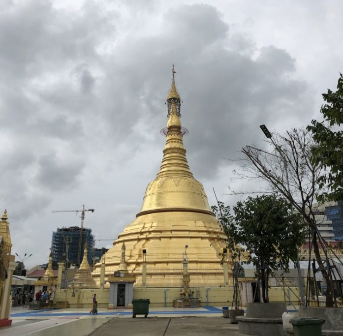 พระเจดีย์ วัดเป่อแหละหงี่ม ที่มี เทพทันใจ โบโบยี