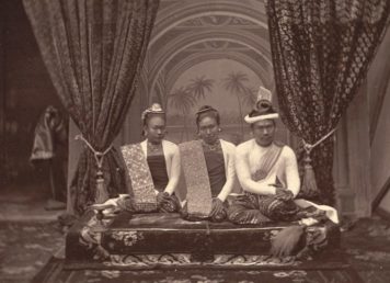 พระนางศุภยาจี พระนางศุภยาลัต พระเจ้าธีบอ กษัตริย์องค์สุดท้ายของพม่า ราชวงศ์คองบอง ราชวงศ์อลองพญา อาหารชาววังพม่า