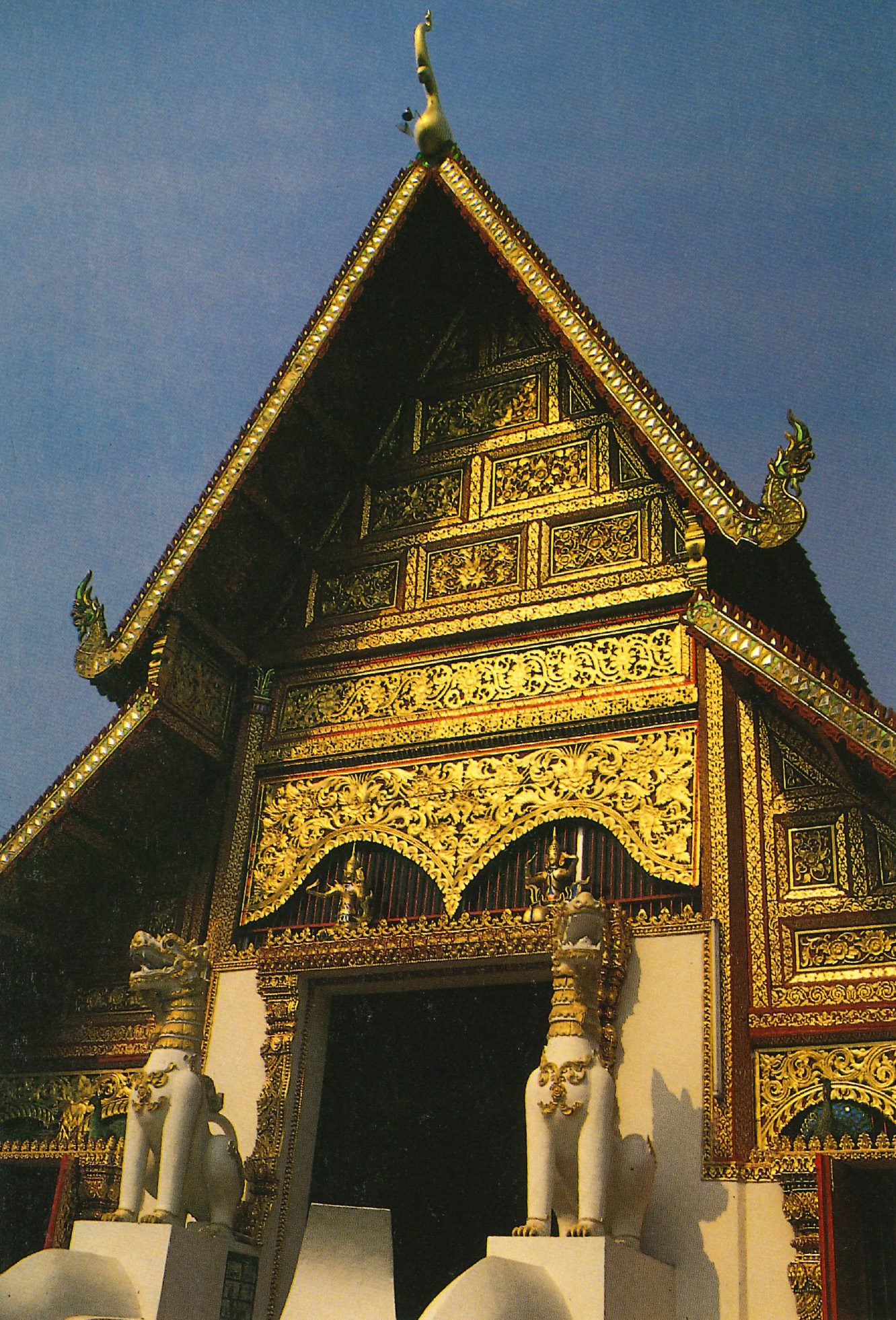 วัดพระสิงห์ เชียงราย สิงห์หน้าวัด-นาคราวบันได