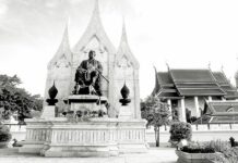 พระบรมราชานุสาวรีย์ พระบาทสมเด็จพระนั่งเกล้าเจ้าอยู่หัว รัชกาลที่ 3 ลานพลับพลาเจษฎาบดินทร์