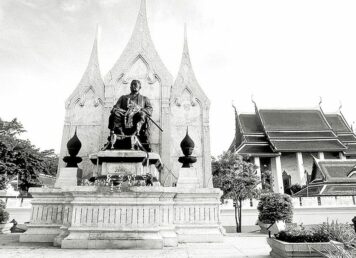 พระบรมราชานุสาวรีย์ พระบาทสมเด็จพระนั่งเกล้าเจ้าอยู่หัว รัชกาลที่ 3 ลานพลับพลาเจษฎาบดินทร์