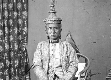 รัชกาลที่ 4 นั่ง