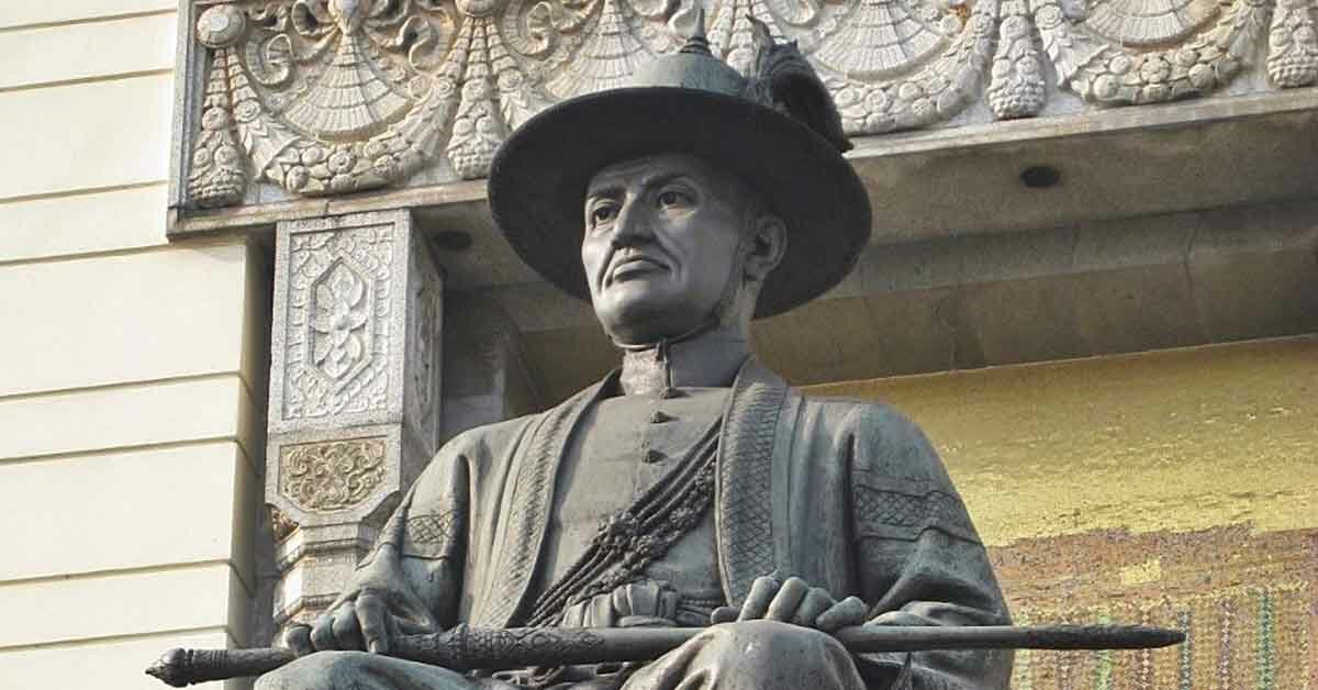 พระบรมราชานุสาวรีย์ พระบาทสมเด็จพระพุทธยอดฟ้าจุฬาโลกมหาราช รัชกาลที่ 1 เชิง สะพานพระพุทธยอดฟ้า กรุงเทพ
