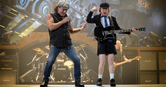 AC/DC แองกัส ยัง Angus Young ชุดนักเรียน