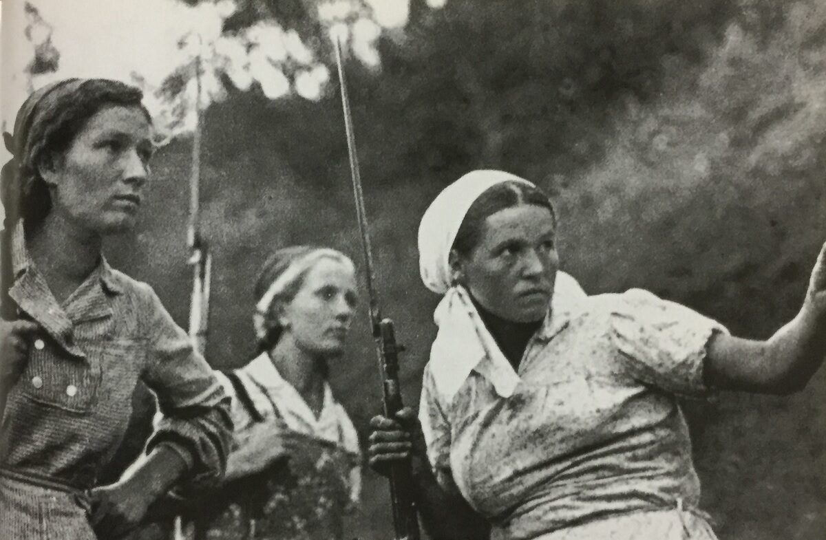 กองกำลัง ทหาร ผู้หญิง รัสเซีย