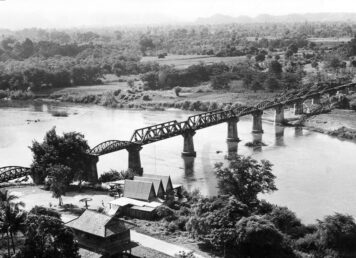 สะพานข้ามแม่น้ำแคว บ้านท่ามะขาม อำเภอเมือง จังหวัดกาญจนบุรี เชลยเมืองกาญจ์ ตาย ที่นี่ เพราะ อหิวาต์ จากคำกล่าวอ้าง นายพล แห่ง ญี่ปุ่น