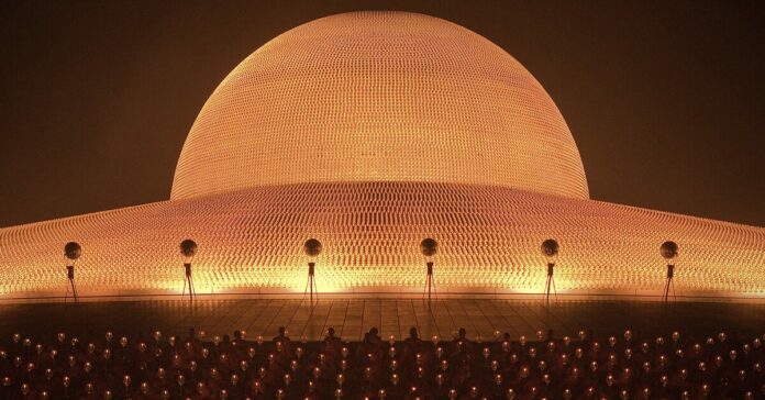 มหาธรรมกายเจดีย์ ที่ วัดพระธรรมกาย