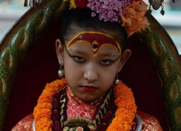 กุมารี เทพเจ้า ผู้มีชีวิต ร่วมพิธี ใน เมืองละลิตปุระ ใกล้กับ กรุงกาฐมาณฑุ