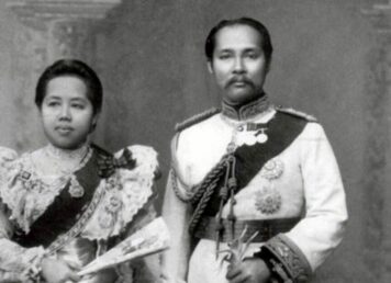 เจ้านายไทย พระบาทสมเด็จพระจุลจอมเกล้าเจ้าอยู่หัว รัชกาลที่ 5 ทรงฉาย กับ สมเด็จพระศรีพัชรินทรา บรมราชินีนาถ