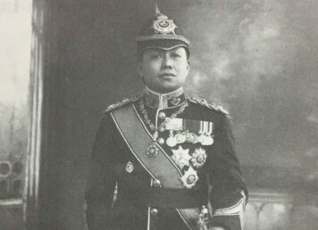 พระบาทสมเด็จ พระมงกุฎเกล้าเจ้าอยู่หัว รัชกาลที่ 6 ฉลองพระองค์ ชุดทหาร