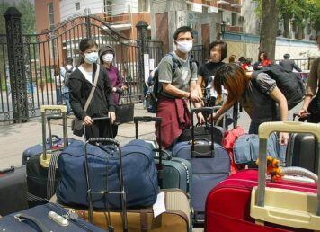 นักเรียน ไทย ใน จีน ออกจาก โรงเรียน หลังจาก โรคซาร์ส ระบาด