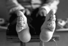 ลักษณะ เท้า ผู้หญิง จีน ถูก รัดเท้า การรัดเท้า