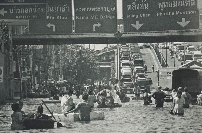 ฝนตกหนัก-น้ำท่วมใหญ่ ในเมืองหลวง ที่คนกทม. แต่ละรุ่นต้องเผชิญมา