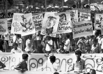 นักศึกษา ประชาชน เดินประท้วง หลังเกิดกรณี เรือมายาเกซ