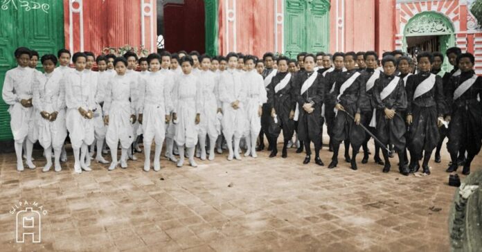 สมเด็จพระศรีพัชรินทรา บรมราชินีนาถ และสมเด็จพระศรีสวรินทิรา บรมราชเทวี พร้อมด้วยพระราชชายา พระเจ้าลูกเธอ เจ้าจอมมารดา พระบรมวงศานุวงศ์และข้าราชบริพารฝ่ายใน ทรงฉายภาพเป็นที่ระลึกในงานพระเมรุ พระเจ้าลูกเธอ พระองค์เจ้าศรีวิไลยลักษณ์ สุนทรศักดิ์กัลยาวดี กรมขุนสุพรรณภาควดี ณ พระราชวังบางปะอิน โดยผู้มีพระชันษาสูงกว่าพระเจ้าลูกเธอในพระโกศ จะทรงสีดำไว้ทุกข์ส่วนผู้ที่มีพระชันษาอ่อนกว่าจะทรงชุดขาว ตามธรรมเนียมในสมัยนั้น