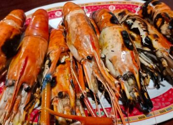 กุ้งเผา จาก แม่น้ำ บางปะกง