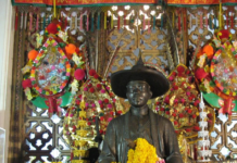 พระเจ้าตากโบสถ์น้อยวัดอรุณฯ ศาลพระเจ้าตาก