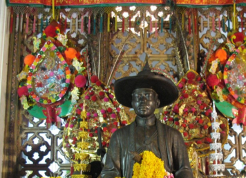 พระเจ้าตากโบสถ์น้อยวัดอรุณฯ ศาลพระเจ้าตาก