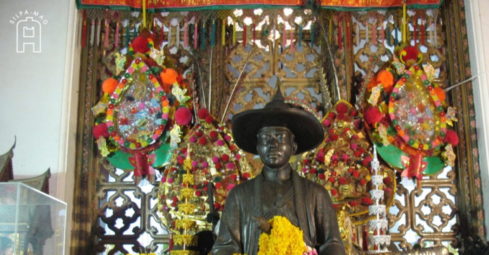 พระเจ้าตากโบสถ์น้อยวัดอรุณฯ ศาลพระเจ้าตาก