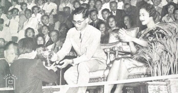 King Rama 9 รัชกาลที่ 9 พระพันปีหลวง กีฬาแหลมทอง ครั้งแรก รูปภาพในหลวง ภาพถ่าย