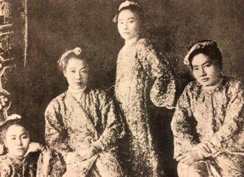 เจ้าหญิงสี่ เจ้าหญิงใหญ่ เจ้าหญิงสาม เจ้าหญิงสอง หนังสือ ราชันผู้พลัดแผ่นดิน เมื่อพม่าเสียเมือง ประกอบเรื่อง พระธิดาในพระเจ้าธีบอ
