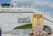 อนุสรณ์ พระเจ้าตากสิน ที่ สุสาน พระเจ้าตาก ประเทศจีน