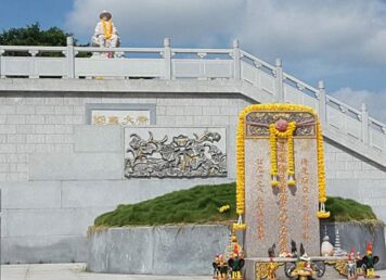 อนุสรณ์ พระเจ้าตากสิน ที่ สุสาน พระเจ้าตาก ประเทศจีน