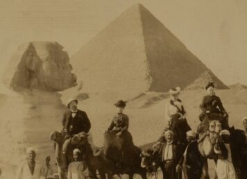 ทัวร์ คณะทัวร์ นักท่องเที่ยว ท่องเที่ยว ชาวตะวันตก อียิปต์ พีระมิด
